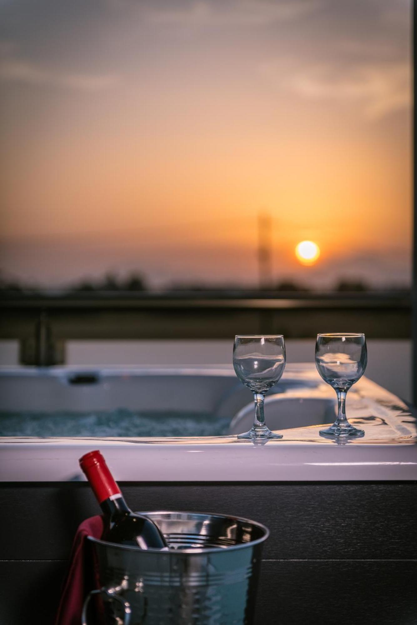 Villa Asteria Pearl 2 With Rooftop Jacuzzi