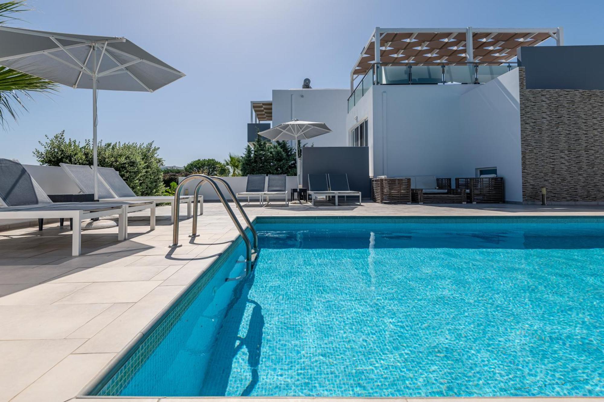 Asteria Pearl 2 With Rooftop Jacuzzi Villa