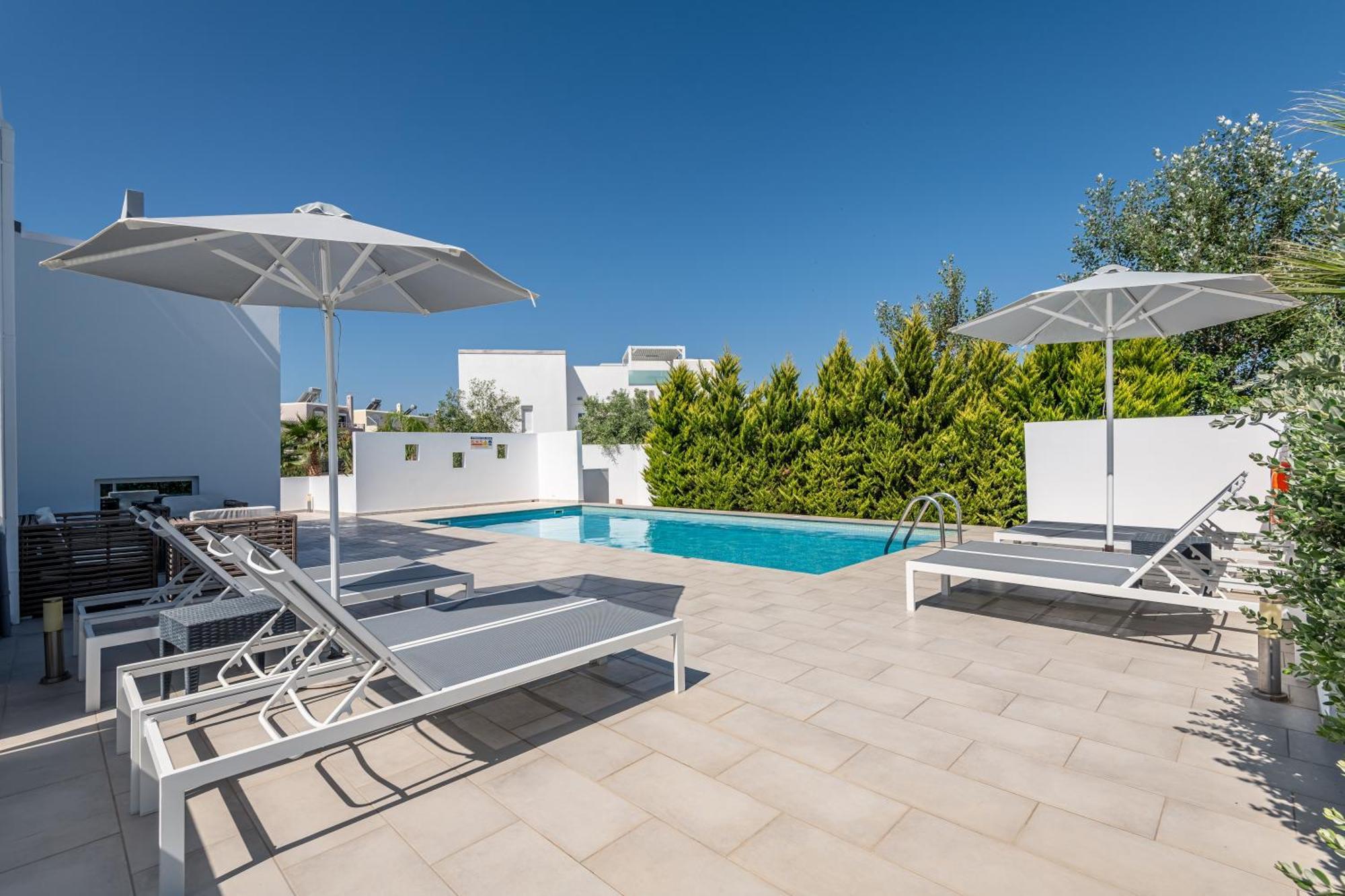 Villa Asteria Pearl 2 With Rooftop Jacuzzi